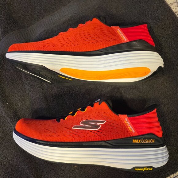 Skechers Max Cushioning Suspension - Linear Focus - Picture 4 of 6